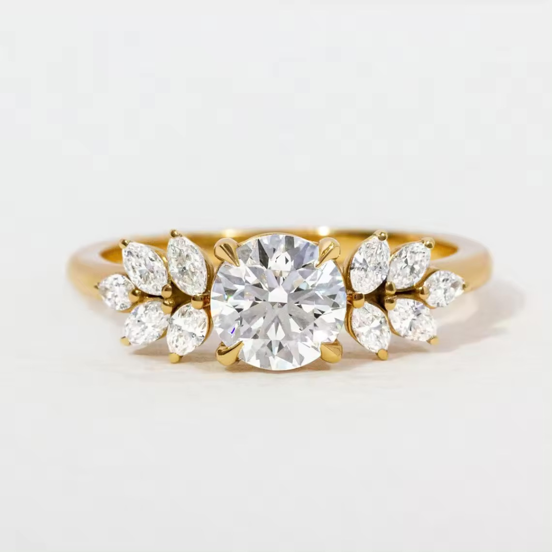 Aurelia ring with stone in gold