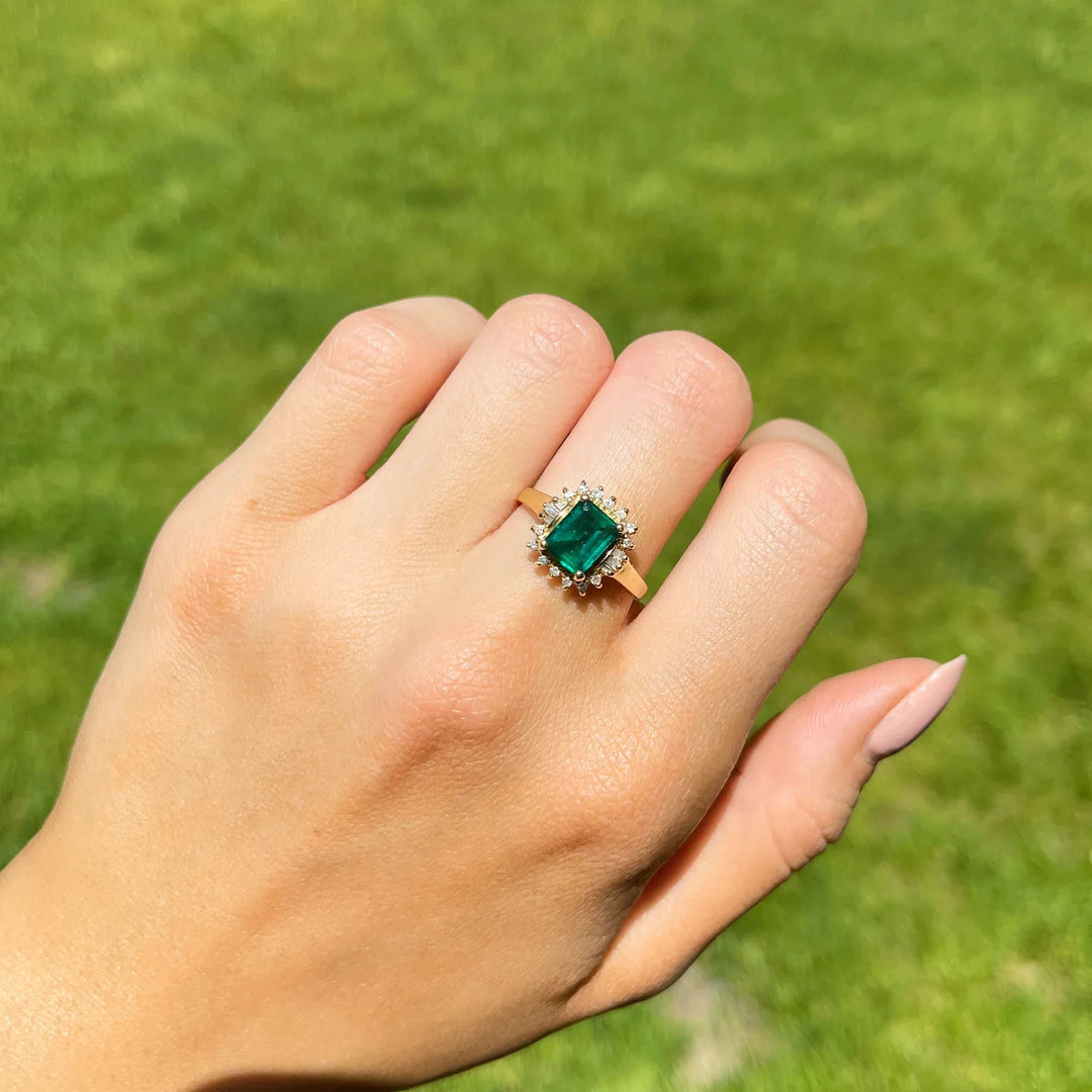 Emerald Royale ring in gold